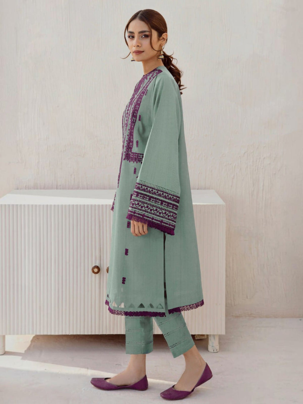 3 Piece Unstitched Embroidered Dhanak Suit