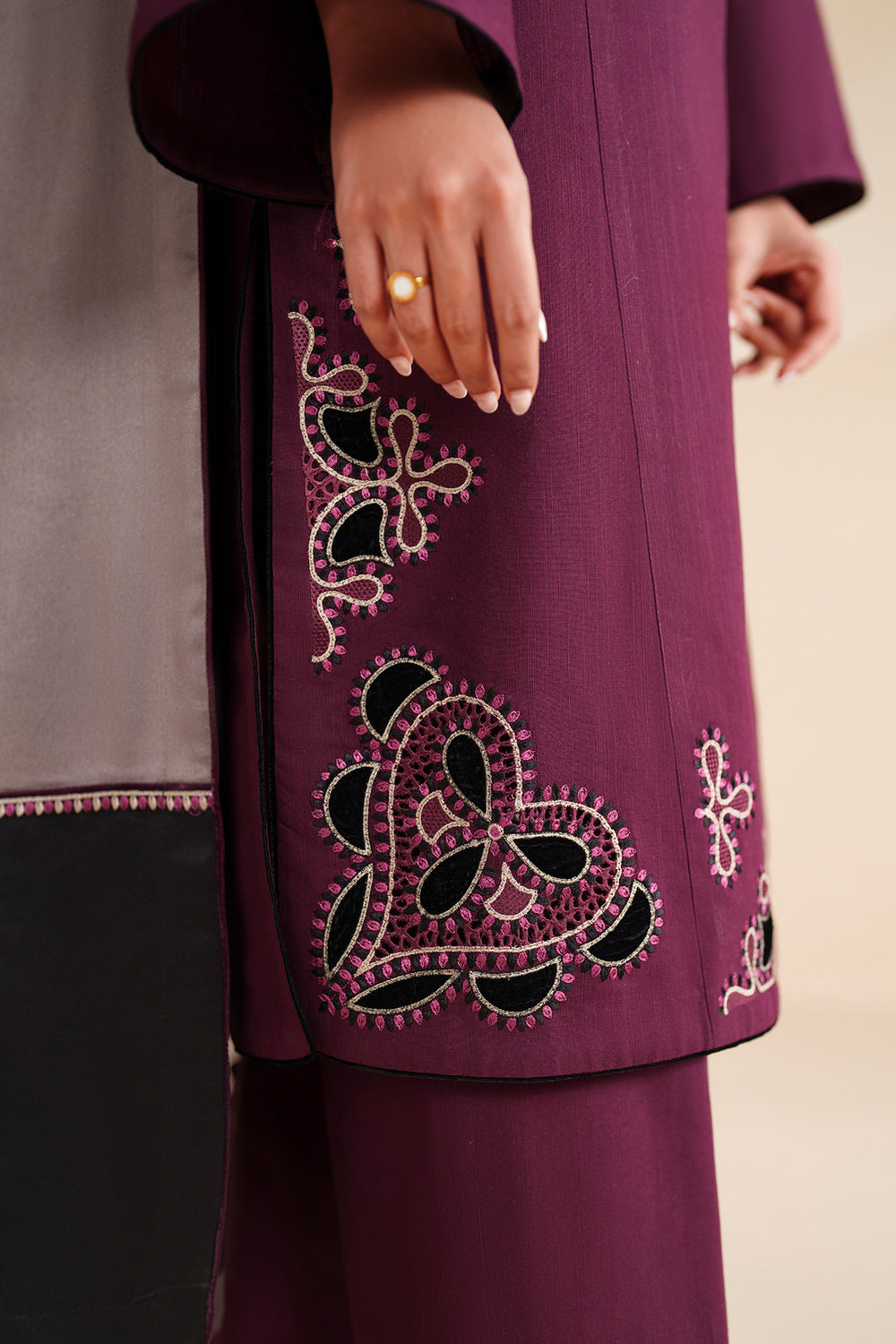 3 Piece Unstitched Embroidered Dhanak Suit