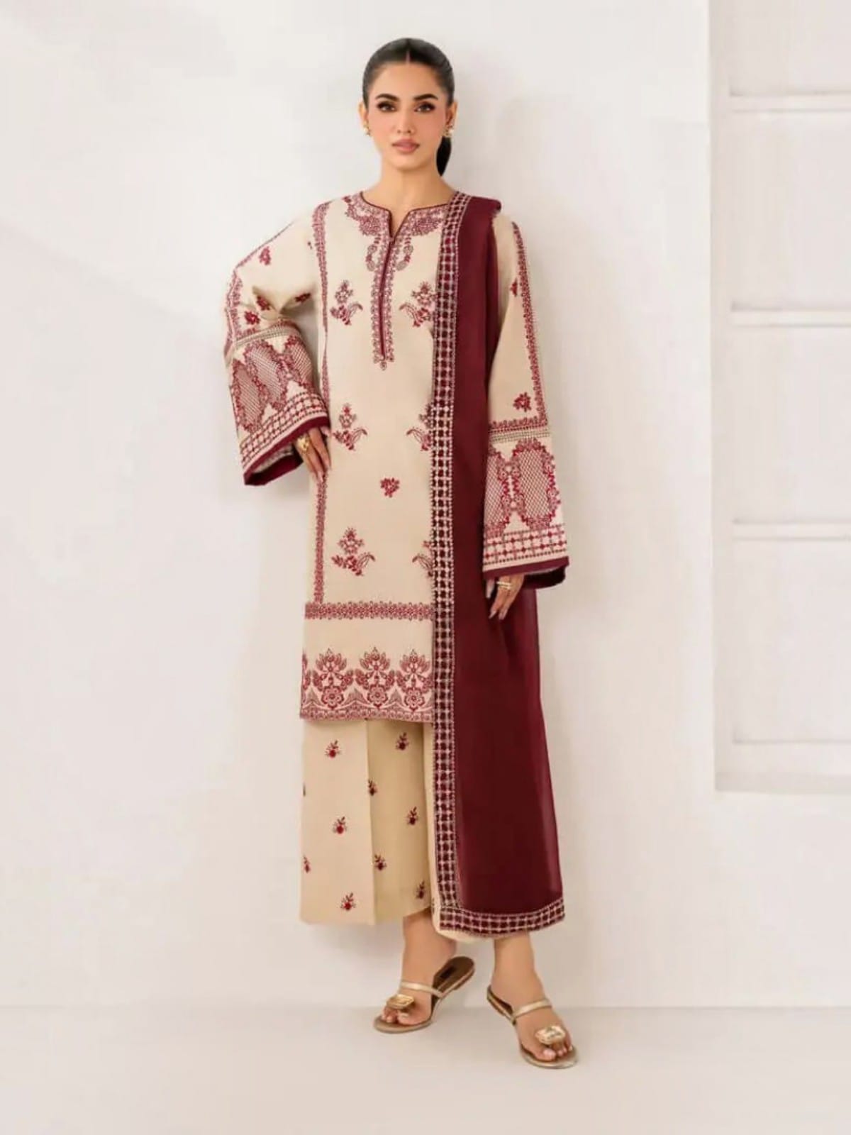 3 Piece Unstitched Embroidered Dhanak Suit