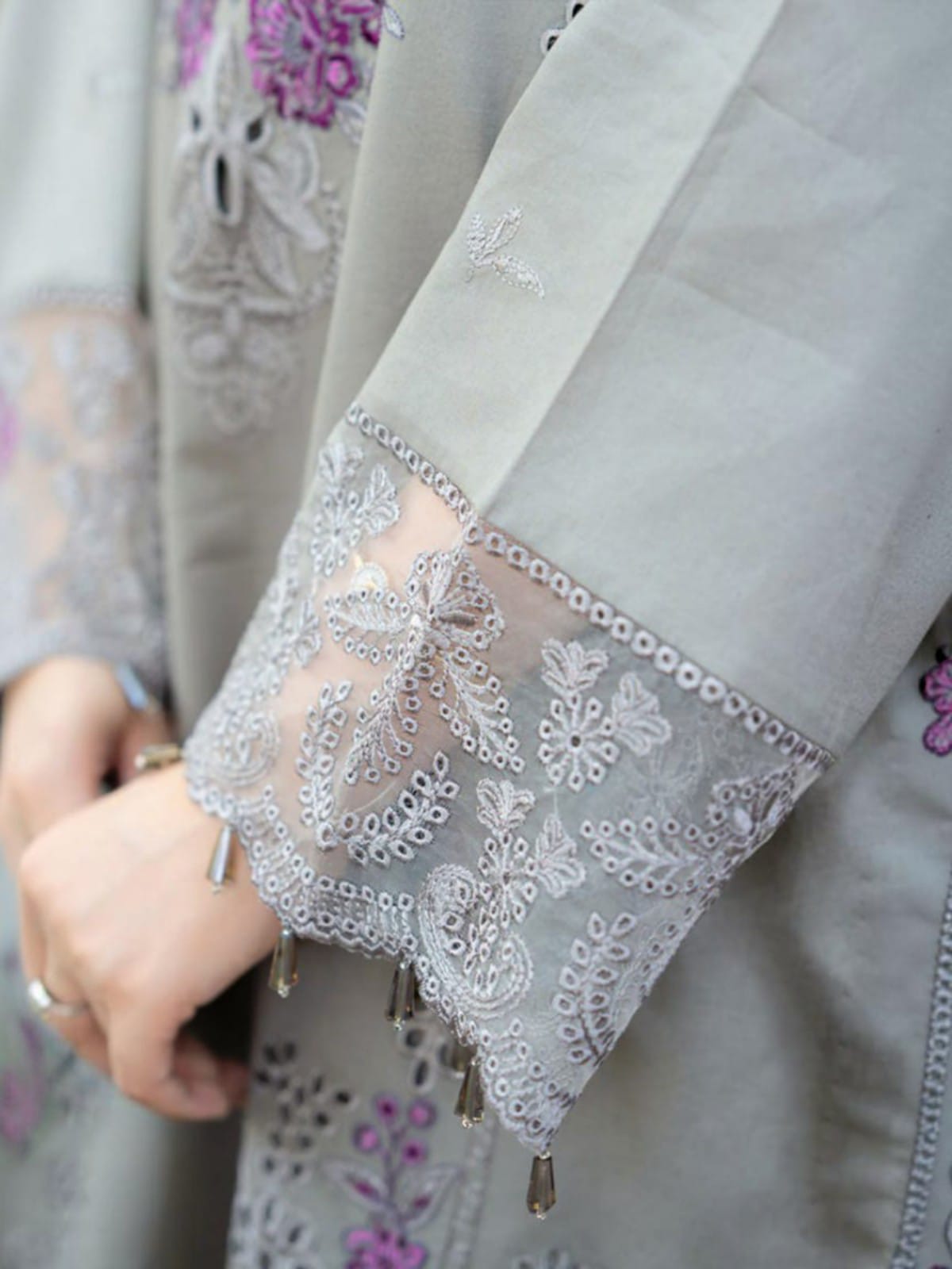 3 Piece Unstitched Embroidered Dhanak Suit